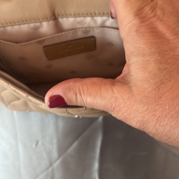 Kate Spade crossbody cream & tan with gold chain straps - Picture 9 of 11